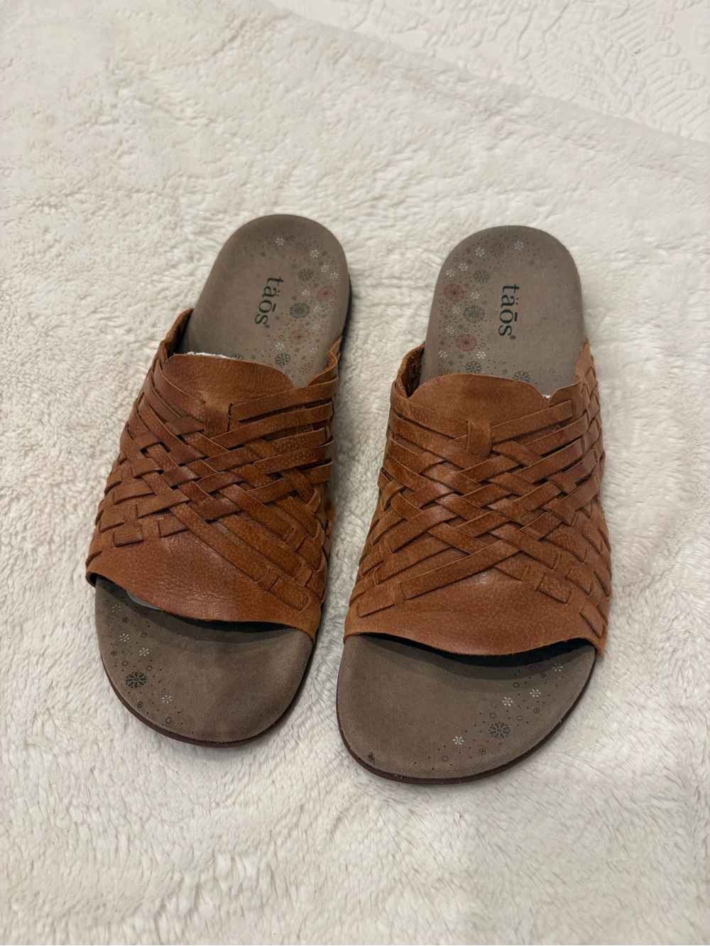 Taos Guru slide sandal slip on brown leather size 8